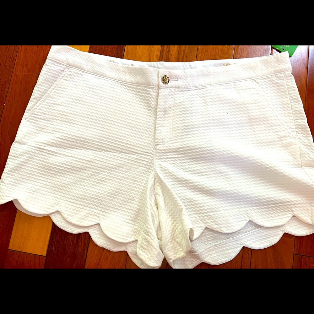 NWT Lily Pulitzer white scalloped shorts, size 16